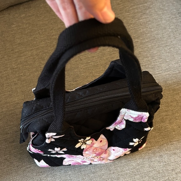 Floral Printed Quilted Bag with Many Pockets - Picture 2 of 8